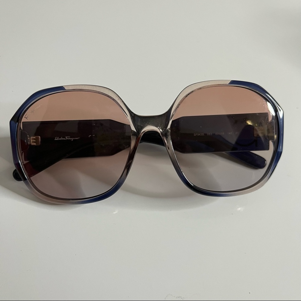 Salvatore Ferragamo Women’s sunglasses Model SF943F